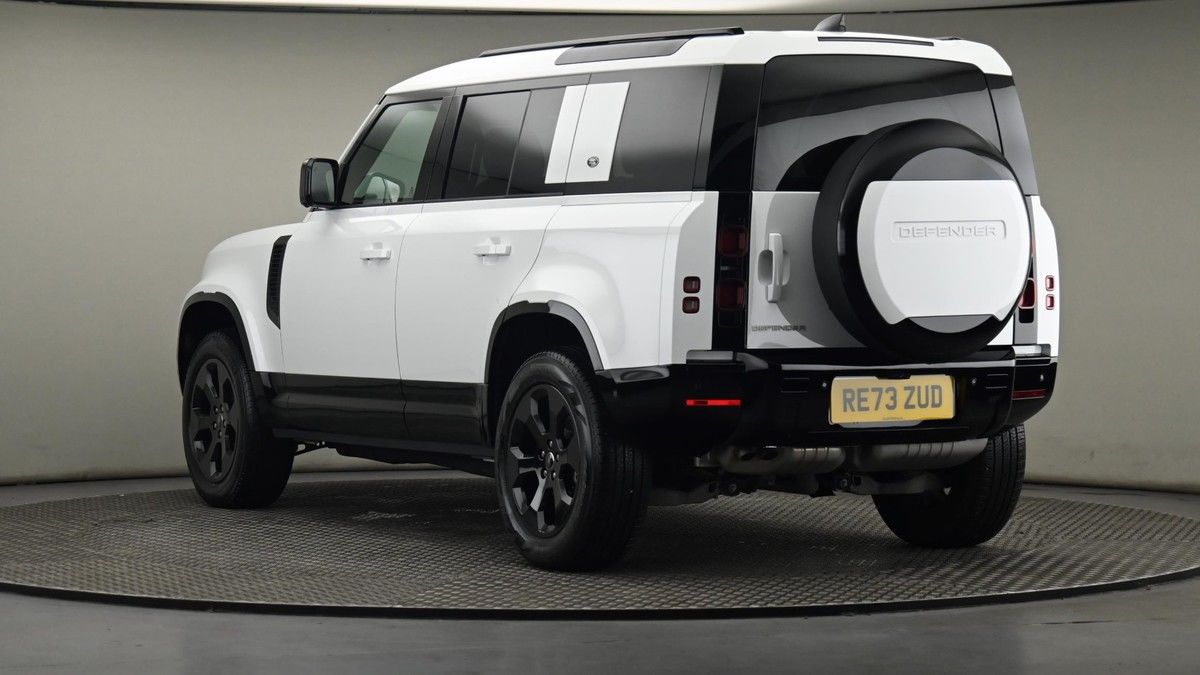 Land Rover Defender 110 Image 24