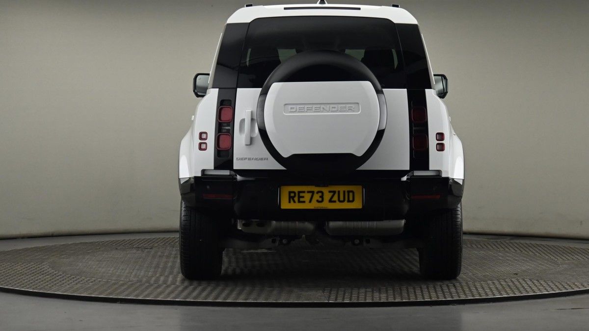 Land Rover Defender 110 Image 25