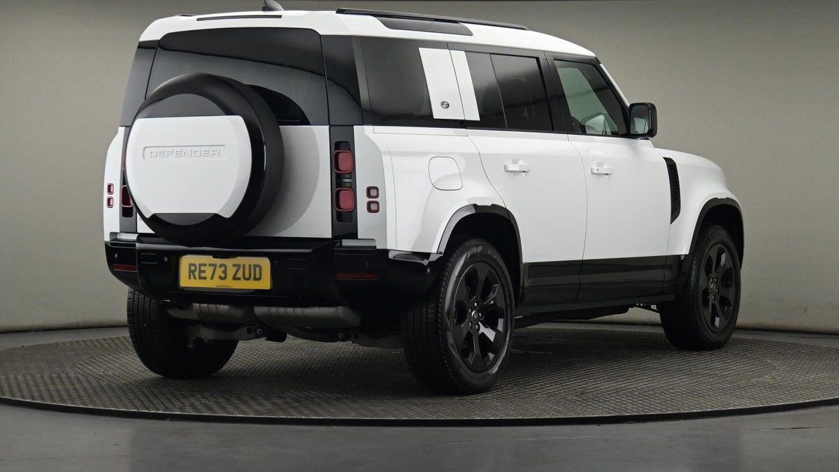 Land Rover Defender 110 Image 26