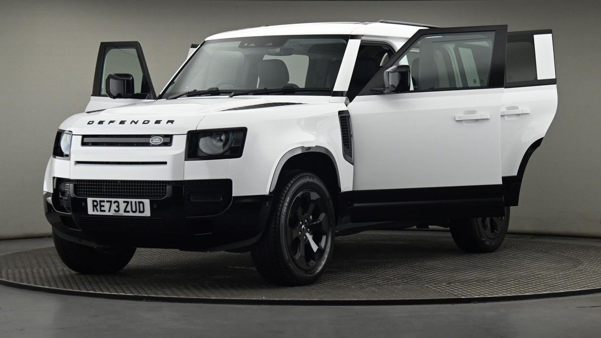Land Rover Defender 110 Image 28