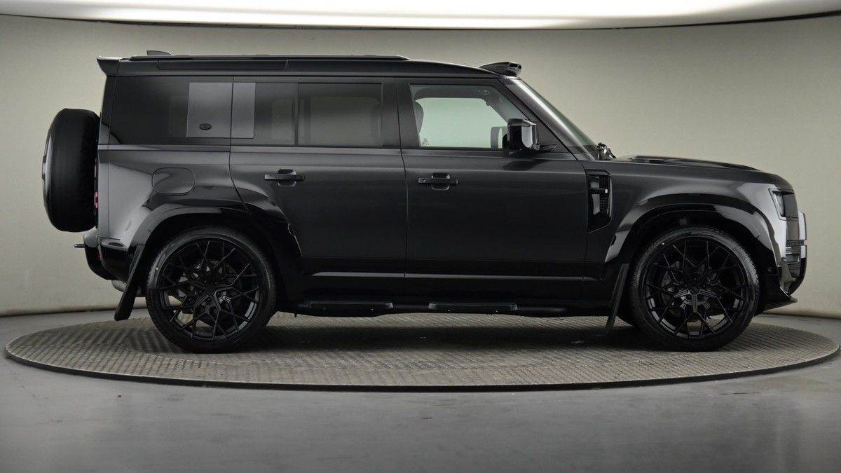 Land Rover Defender 110 Urban Image 27