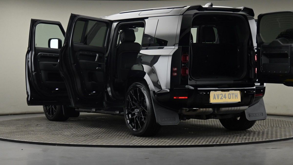 Land Rover Defender 110 Urban Image 29