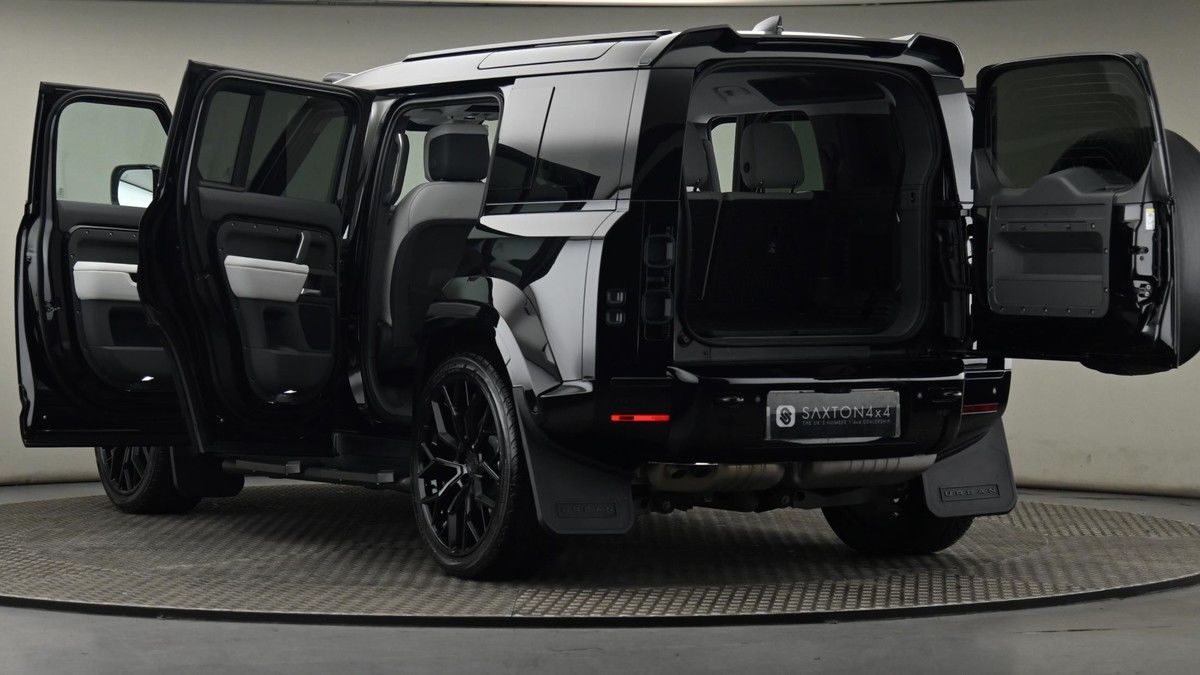 Land Rover Defender 110 Urban Image 57