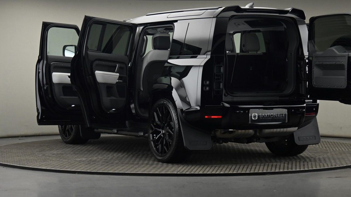 Land Rover Defender 110 Urban Image 56
