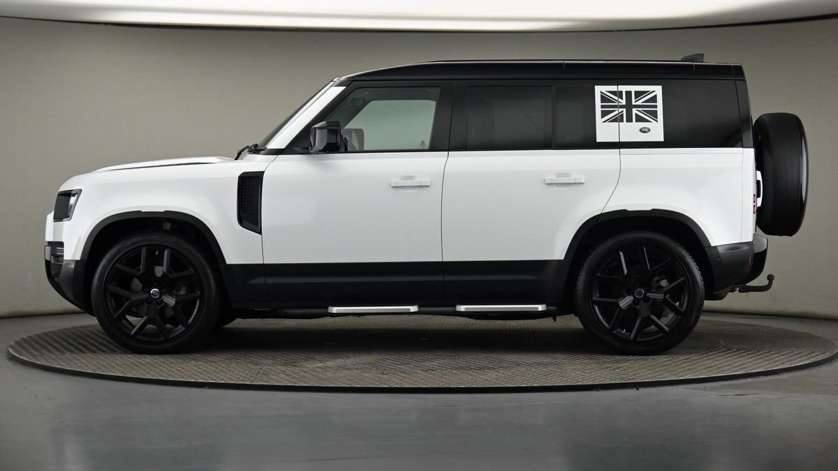 Land Rover Defender 110 Image 23