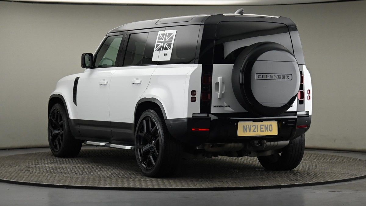 Land Rover Defender 110 Image 24