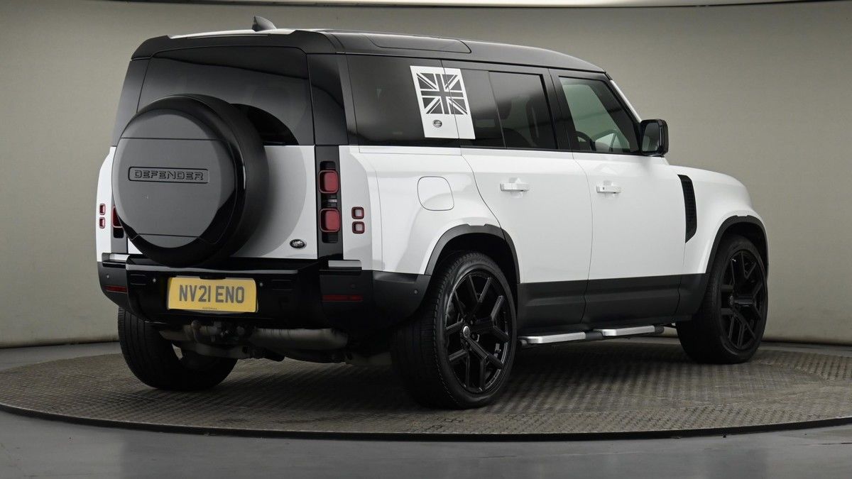 Land Rover Defender 110 Image 26