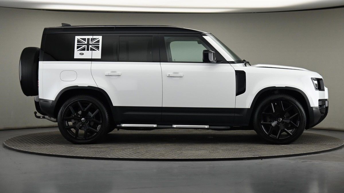 Land Rover Defender 110 Image 27