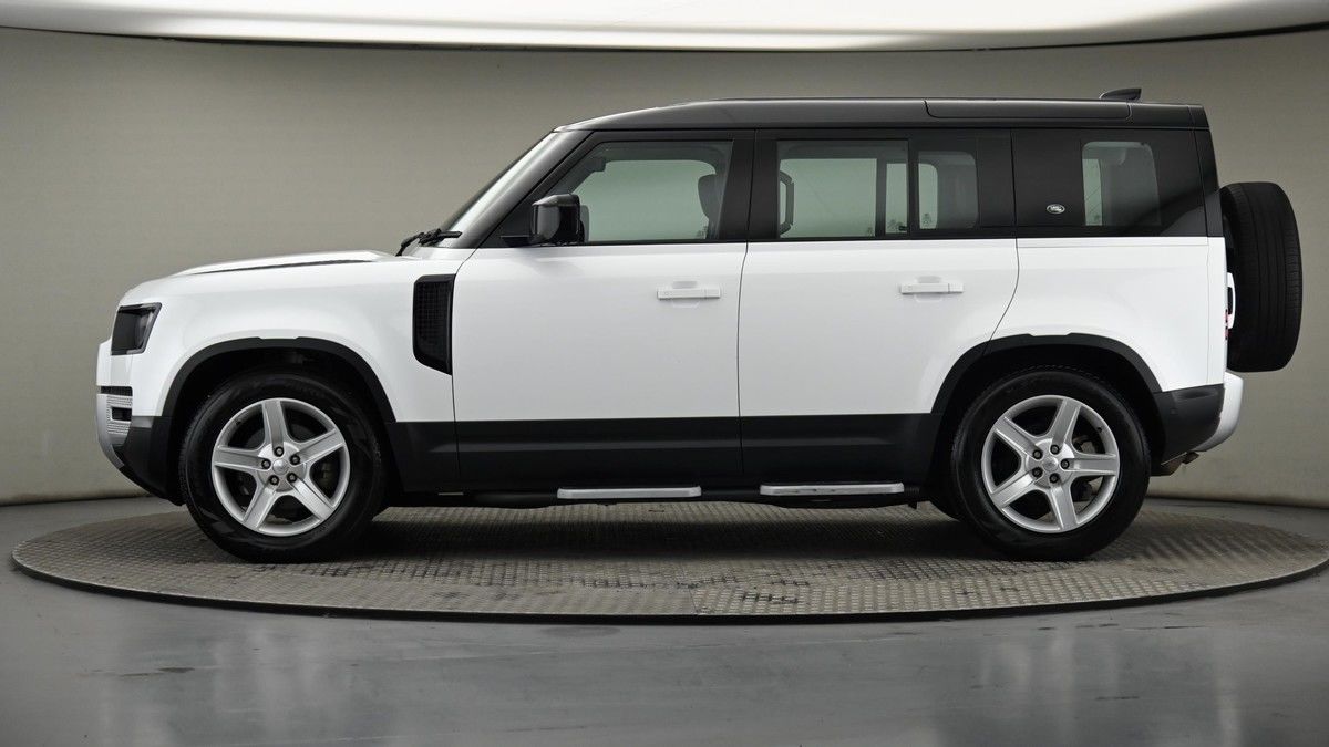 Land Rover Defender 110 Image 22
