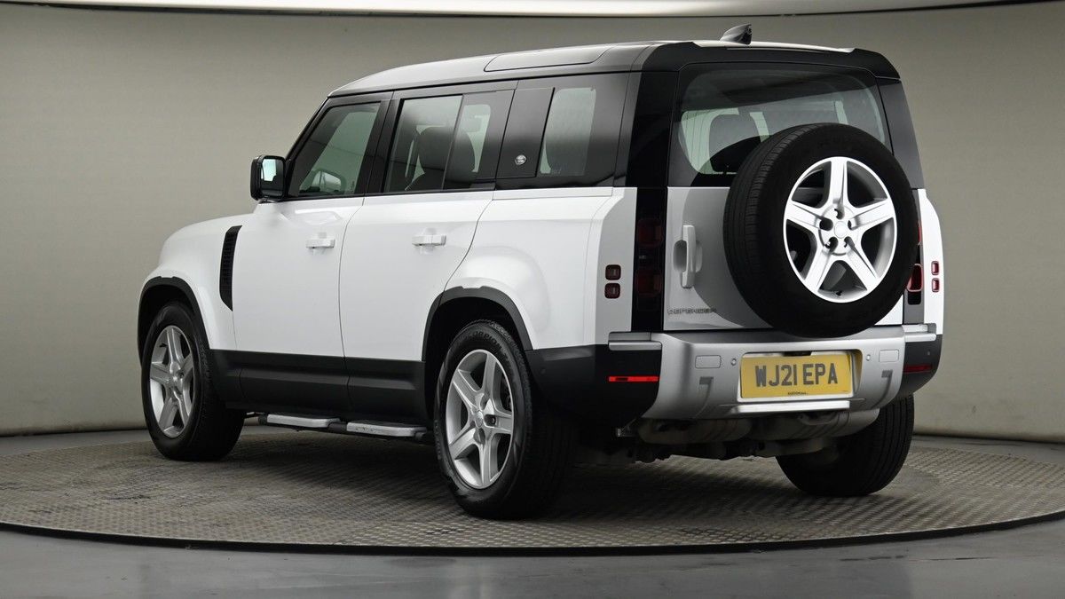 Land Rover Defender 110 Image 23