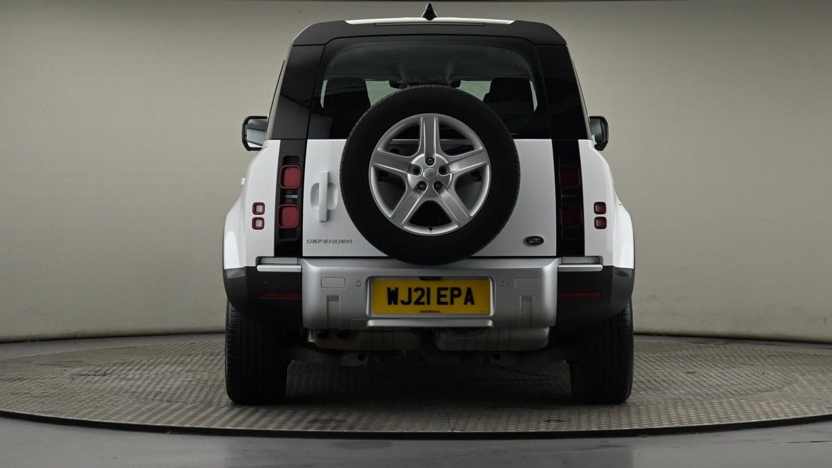 Land Rover Defender 110 Image 24