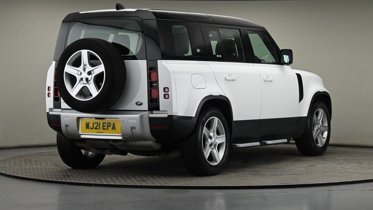 Land Rover Defender 110 Image 25