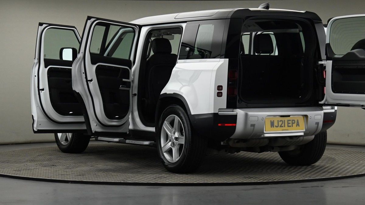 Land Rover Defender 110 Image 28