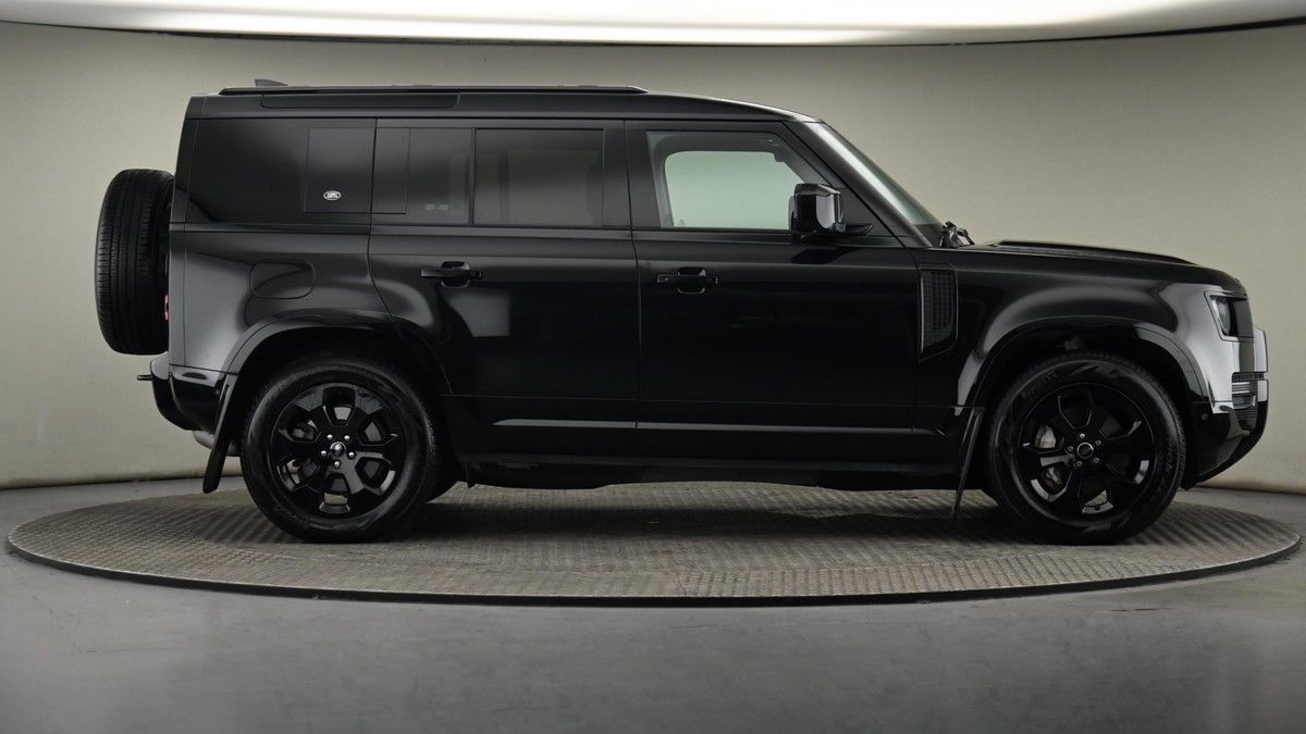 Land Rover Defender 110 Urban Image 53