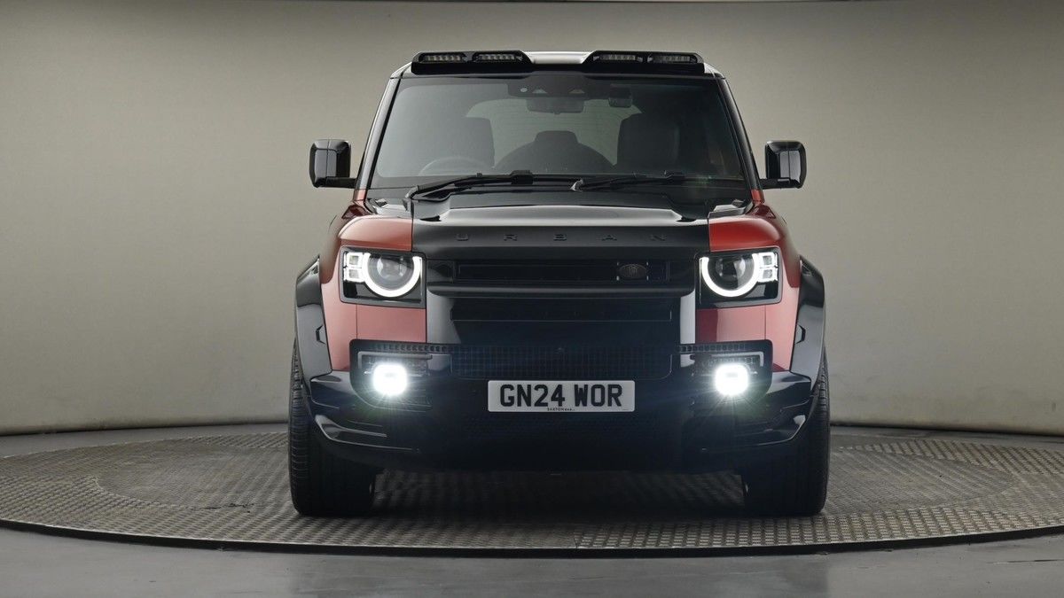 Land Rover Defender 110 Image 21