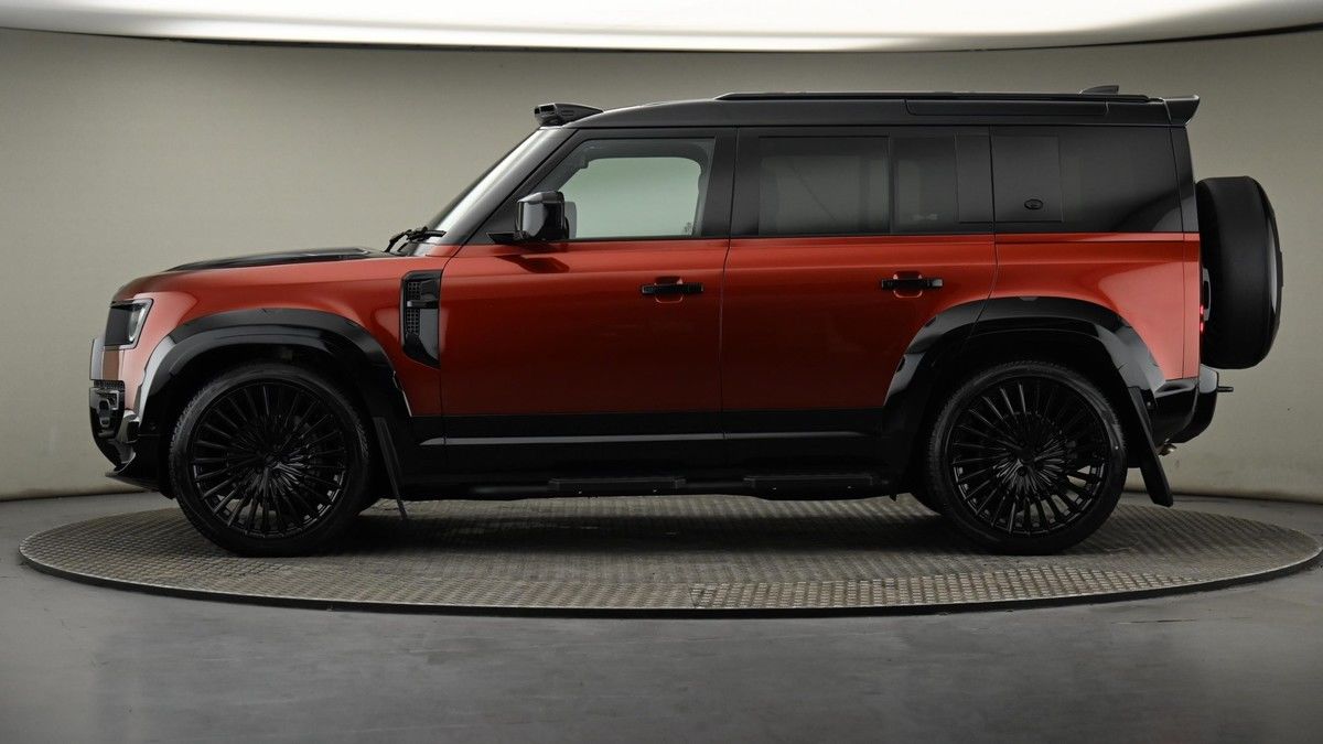 Land Rover Defender 110 Image 23