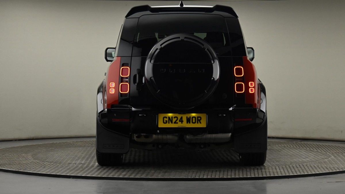 Land Rover Defender 110 Image 25