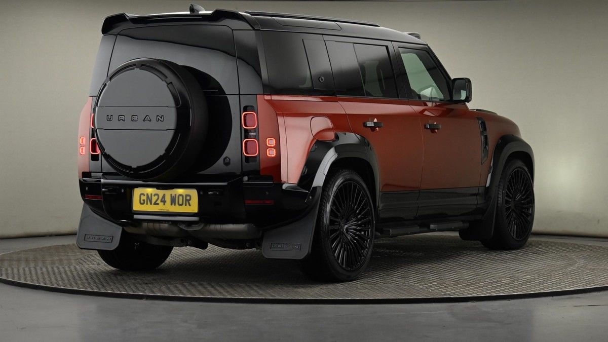 Land Rover Defender 110 Image 26