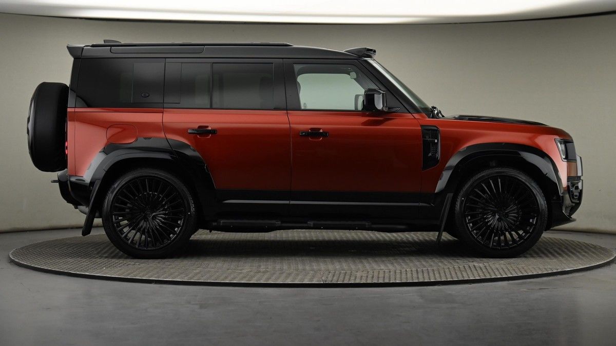 Land Rover Defender 110 Image 27