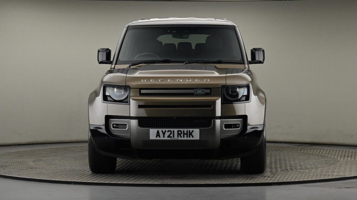 Land Rover Defender 110 Image 21