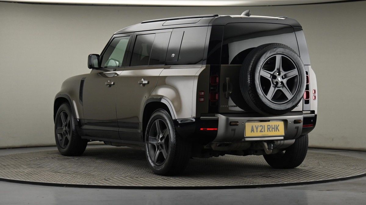 Land Rover Defender 110 Image 24
