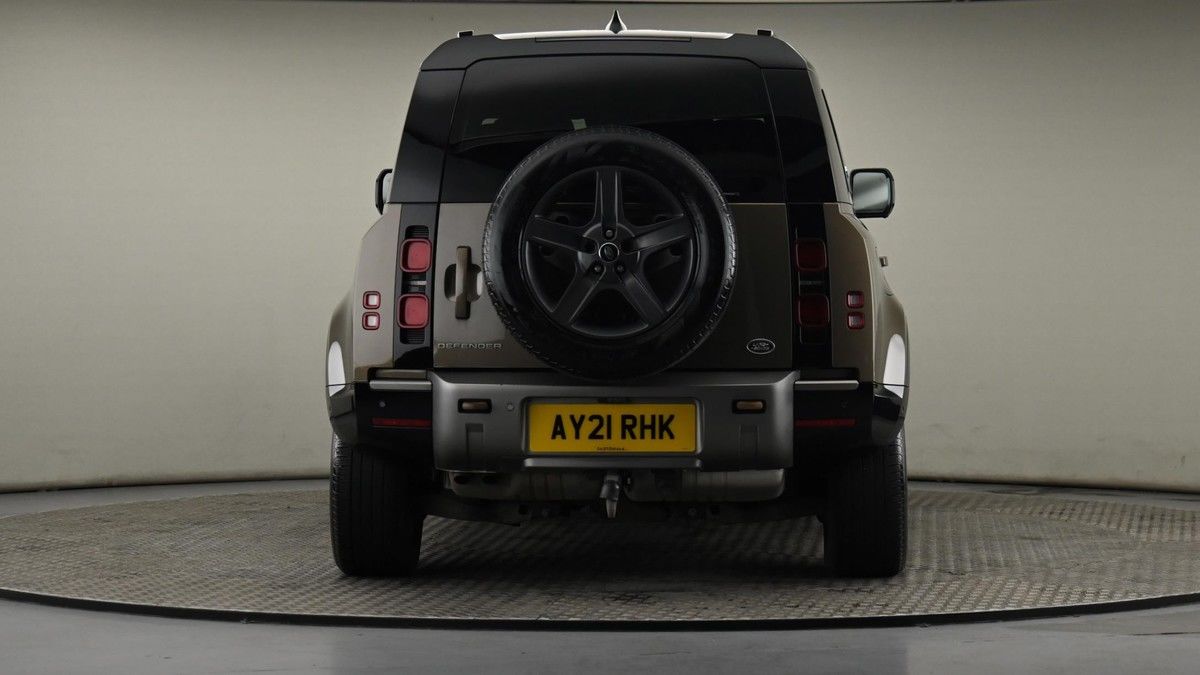 Land Rover Defender 110 Image 25