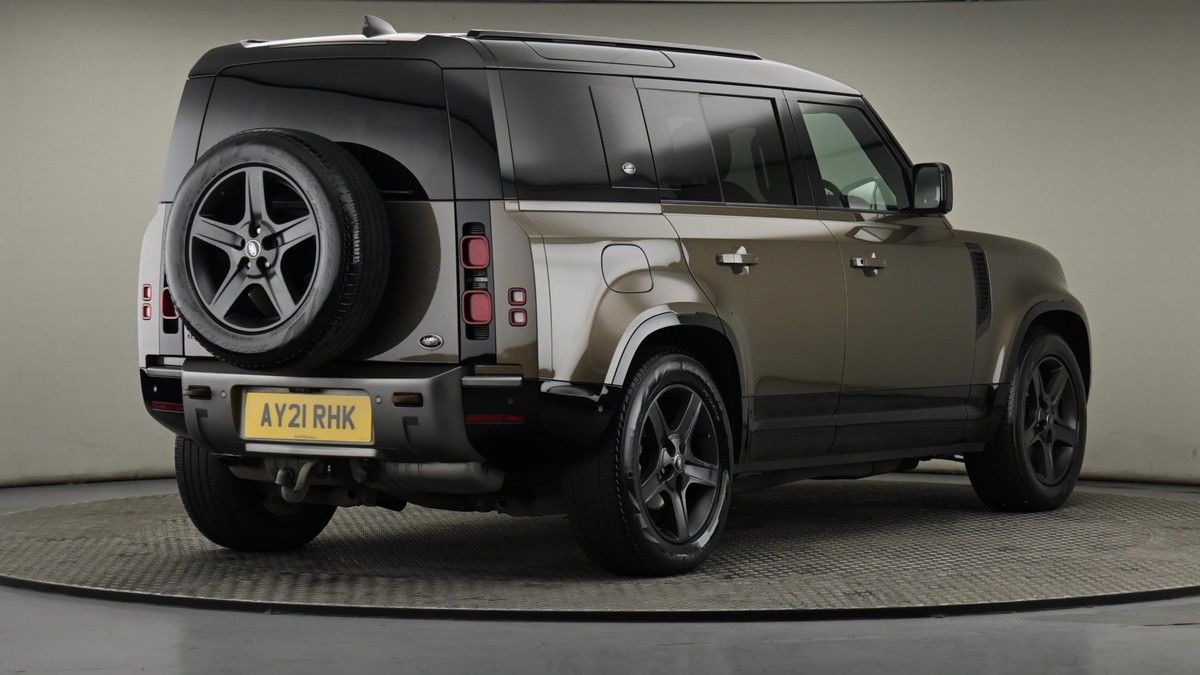 Land Rover Defender 110 Image 26