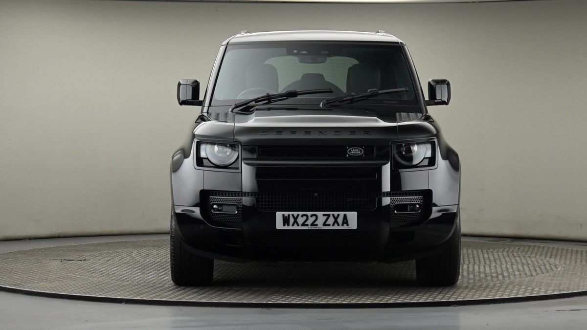 Land Rover Defender 110 Image 21