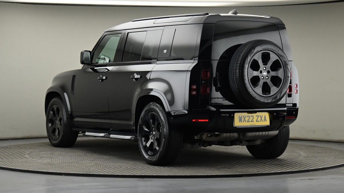 Land Rover Defender 110 Image 24