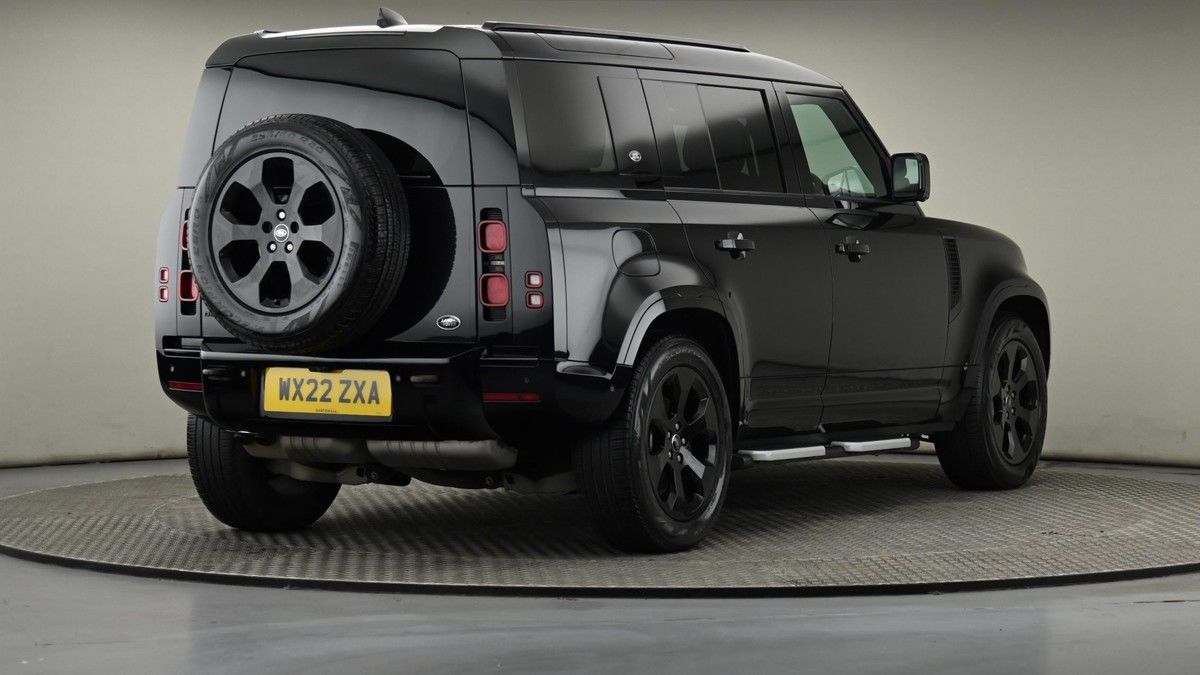 Land Rover Defender 110 Image 26