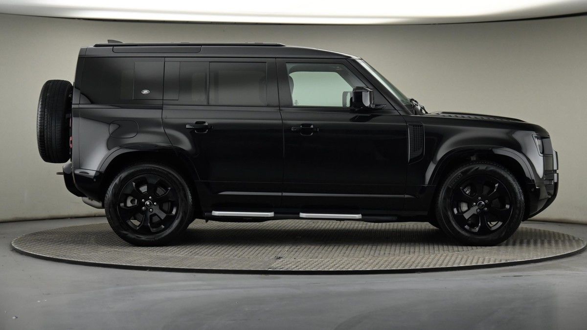 Land Rover Defender 110 Image 27