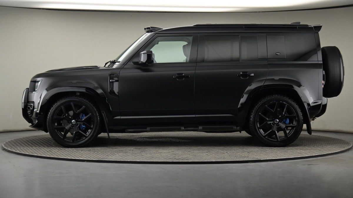 Land Rover Defender 110 Urban Image 23