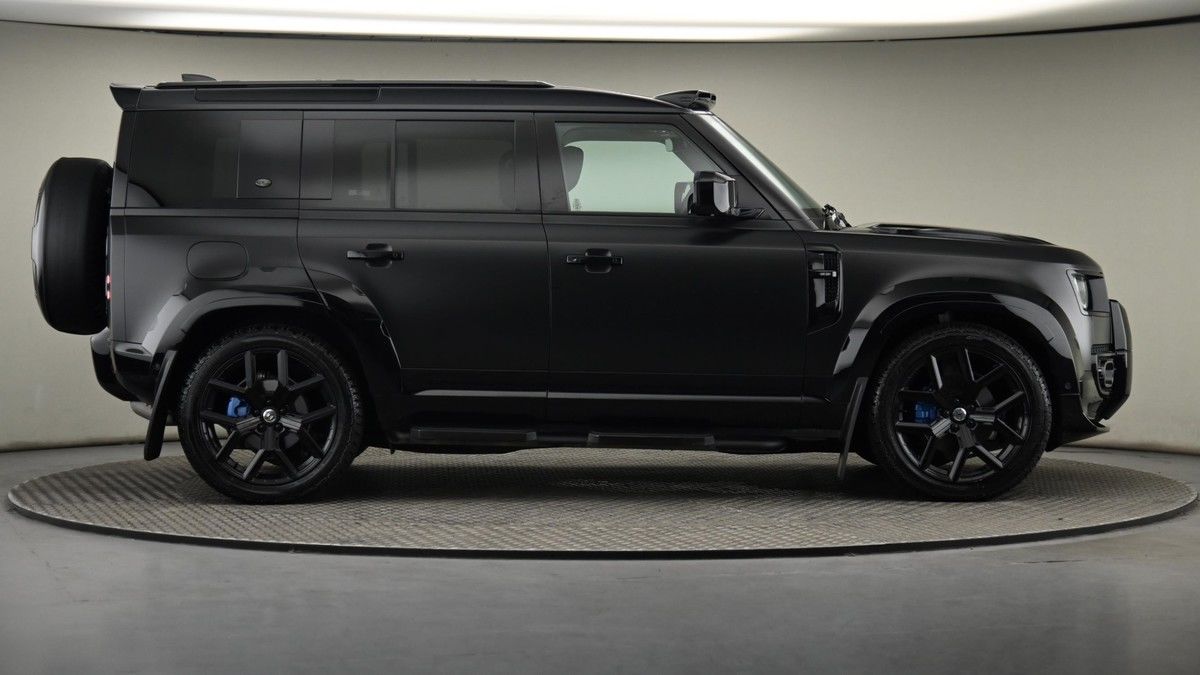 Land Rover Defender 110 Urban Image 27