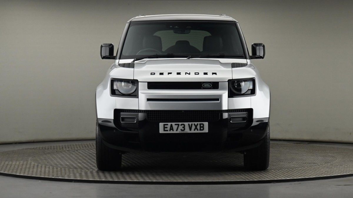 Land Rover Defender 110 Image 21
