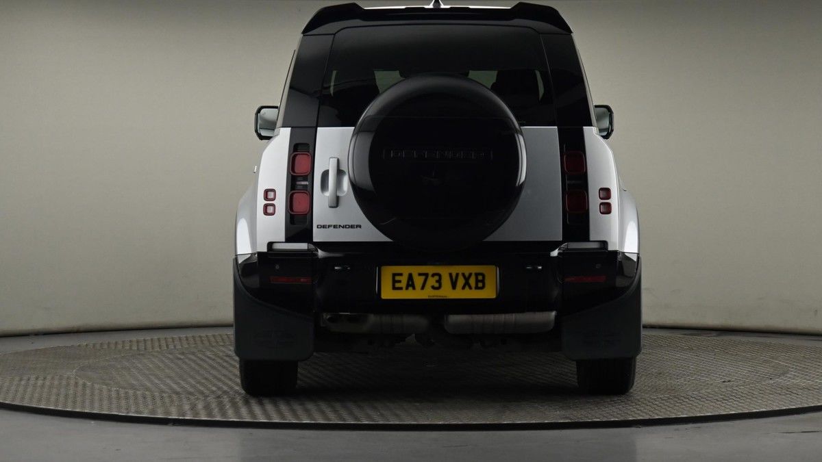 Land Rover Defender 110 Image 25