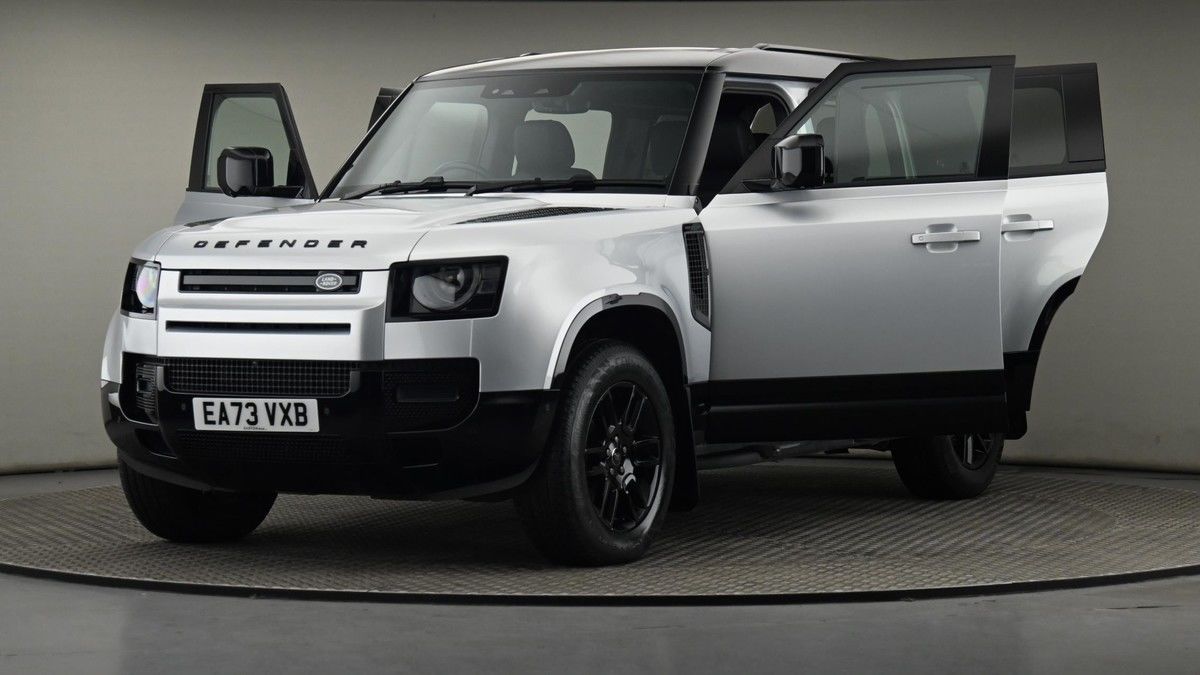Land Rover Defender 110 Image 28