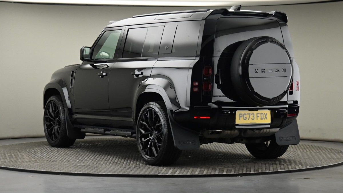 Land Rover Defender 110 Image 24