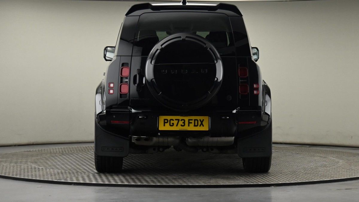 Land Rover Defender 110 Image 25