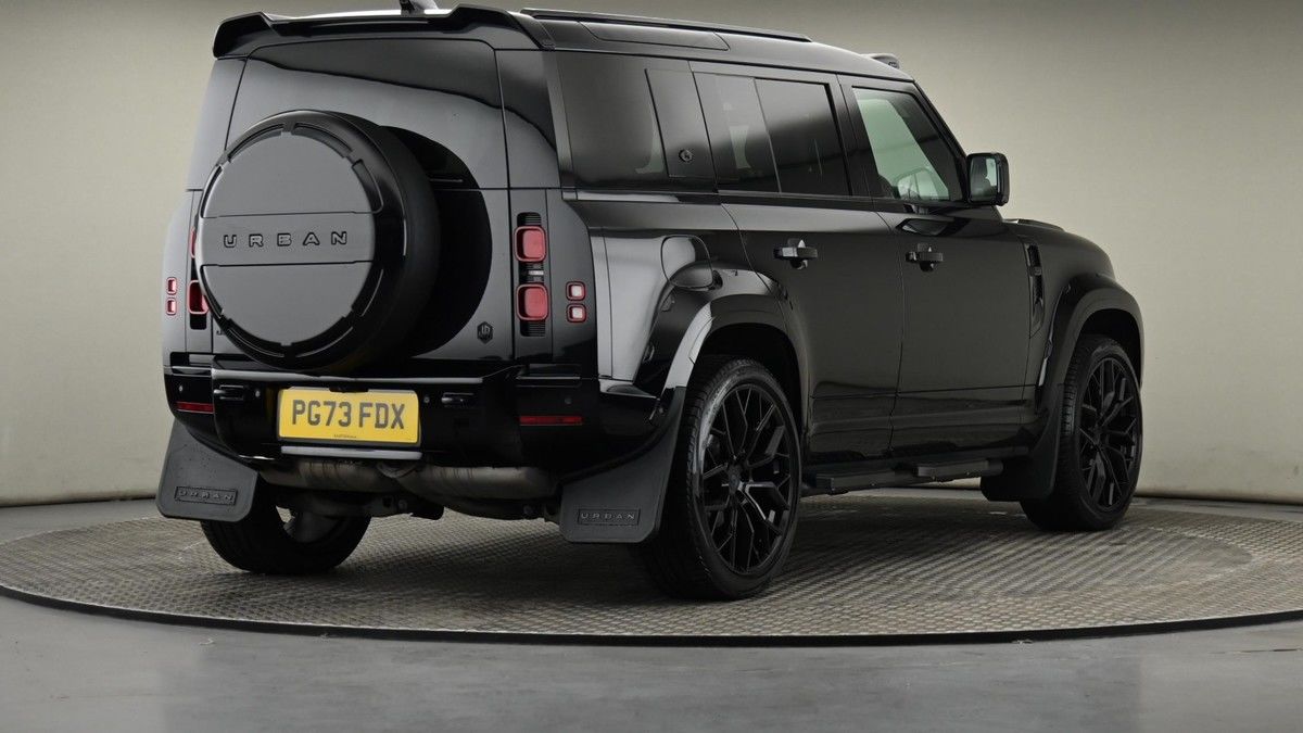 Land Rover Defender 110 Image 26