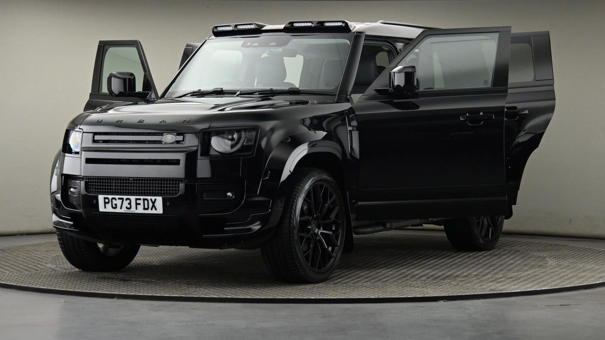Land Rover Defender 110 Image 28