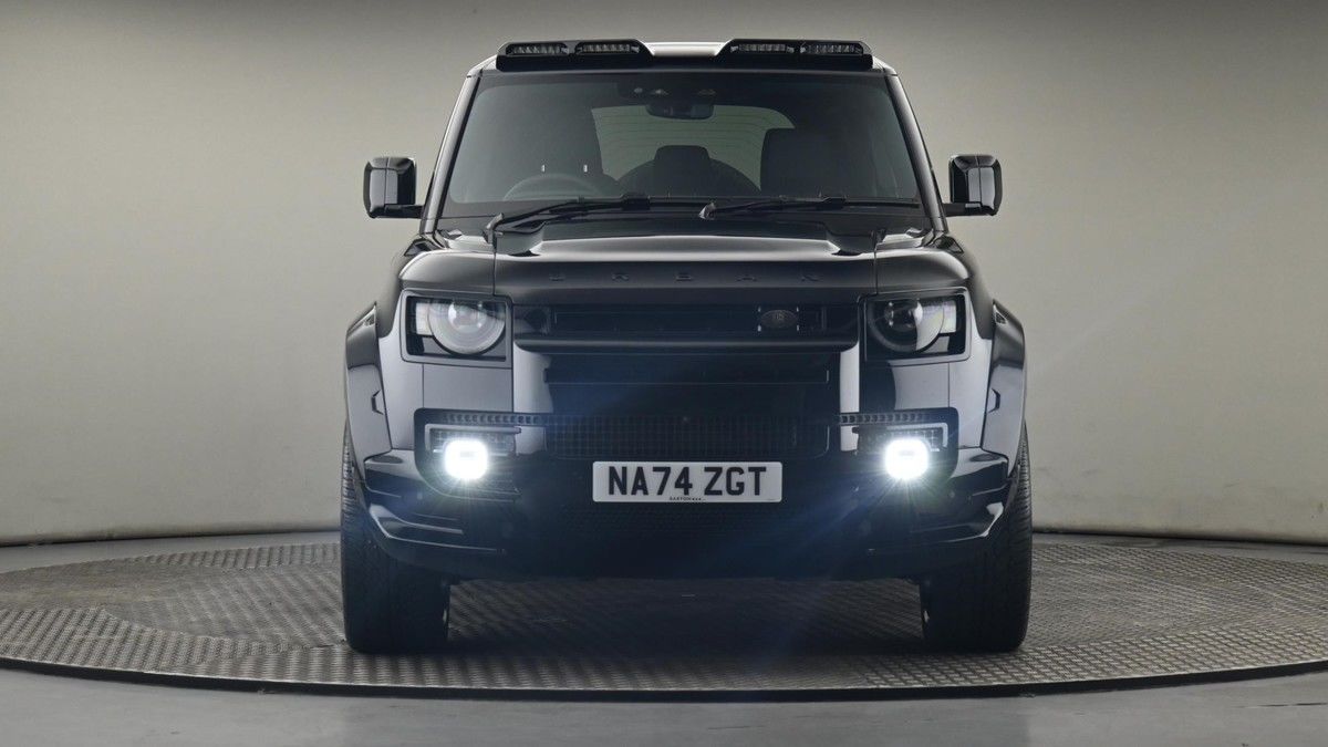 Land Rover Defender 110 Image 21