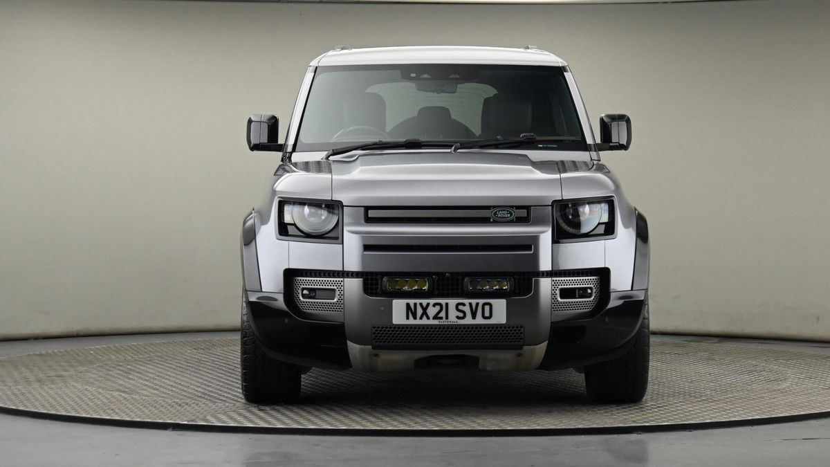 Land Rover Defender 110 Image 21