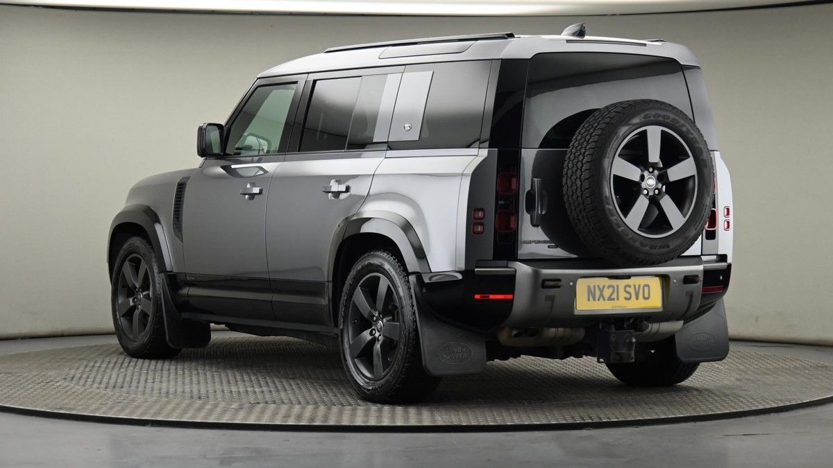 Land Rover Defender 110 Image 24