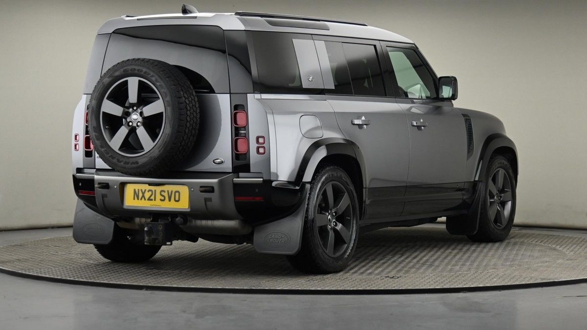 Land Rover Defender 110 Image 26