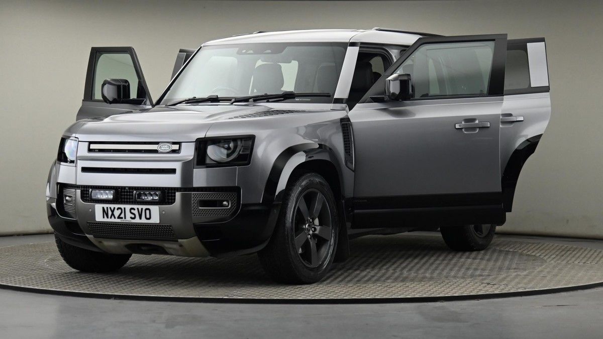 Land Rover Defender 110 Image 28