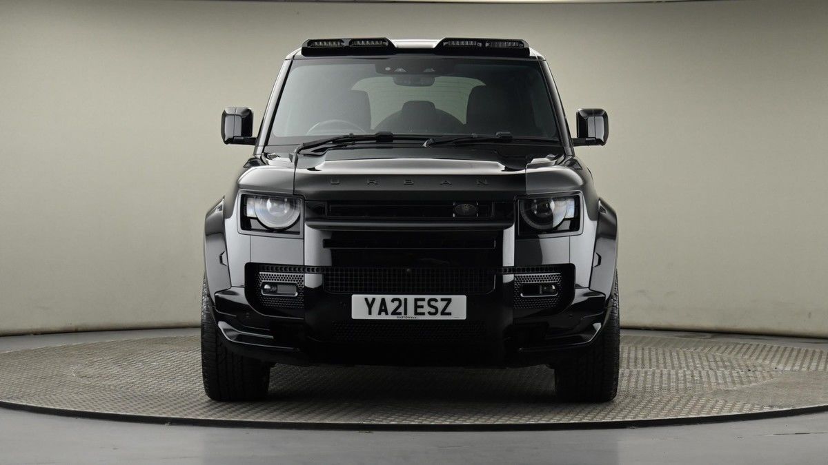 Land Rover Defender 110 Image 21