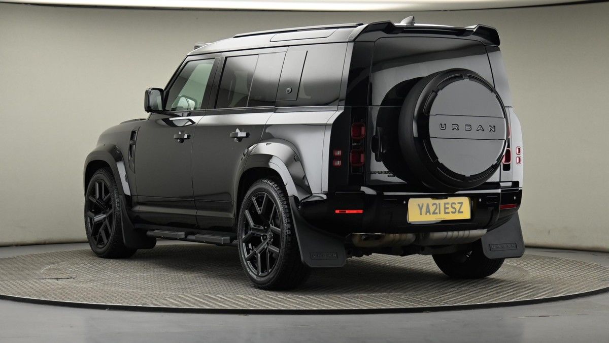 Land Rover Defender 110 Image 24