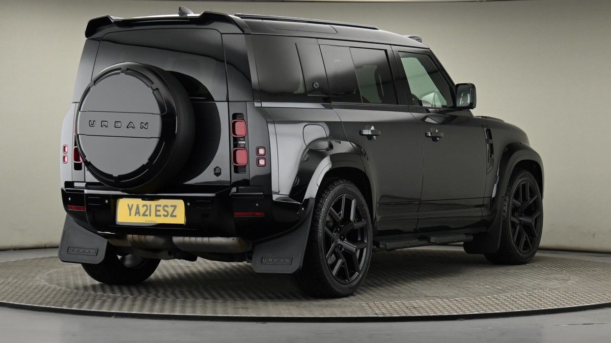 Land Rover Defender 110 Image 26