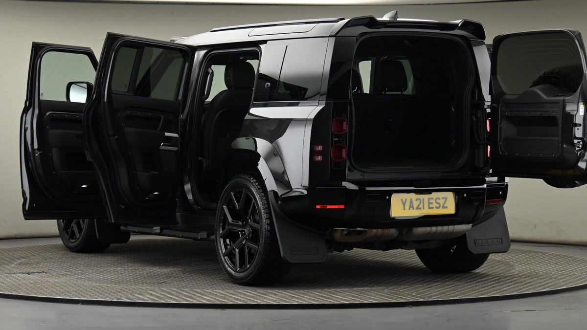 Land Rover Defender 110 Image 29