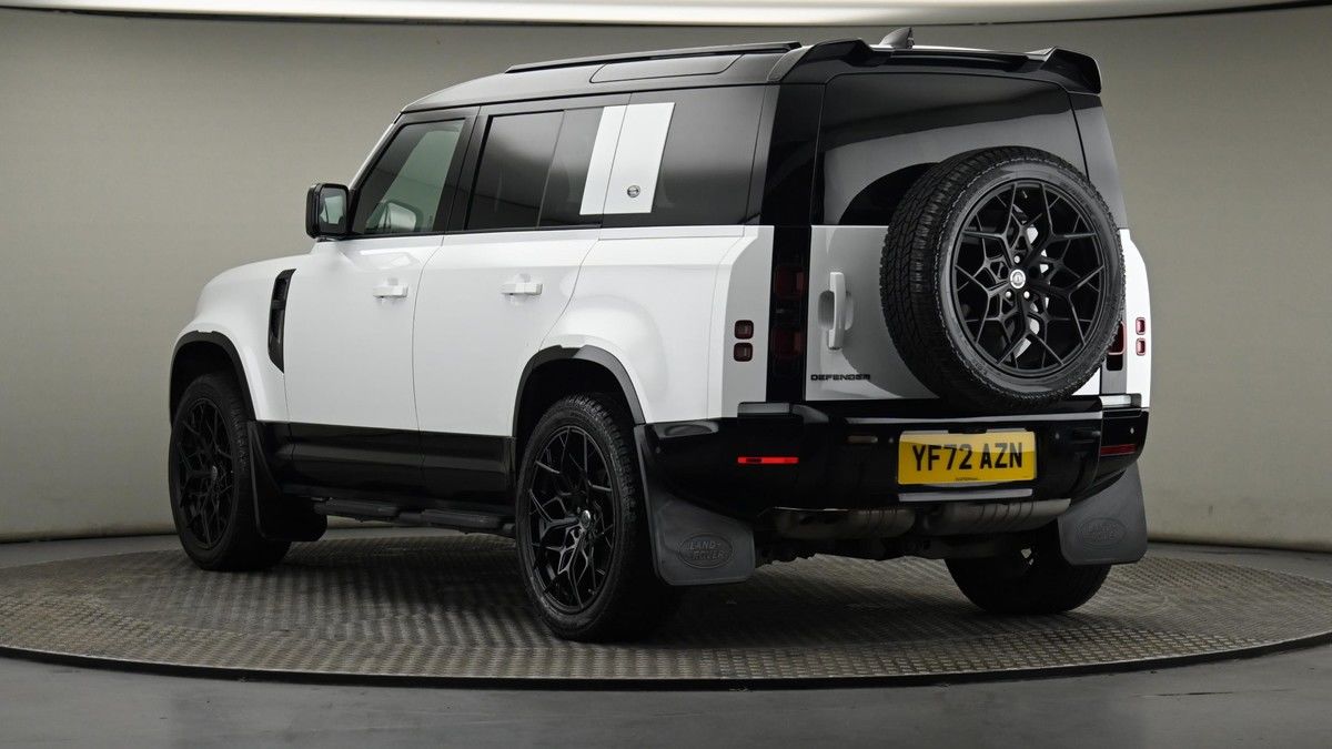 Land Rover Defender 110 Image 24